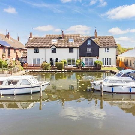 Cottage On The Quay Wroxham Bagian luar foto