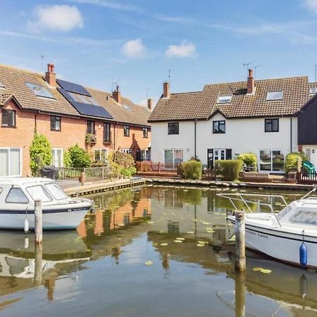 Cottage On The Quay Wroxham Bagian luar foto