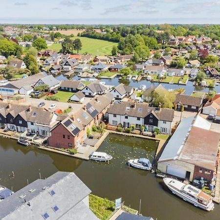 Cottage On The Quay Wroxham Bagian luar foto