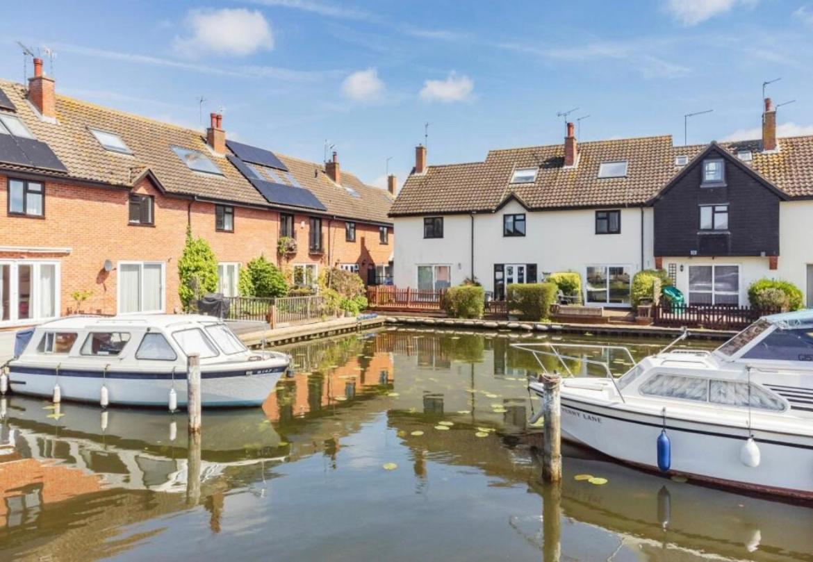 Cottage On The Quay Wroxham Bagian luar foto