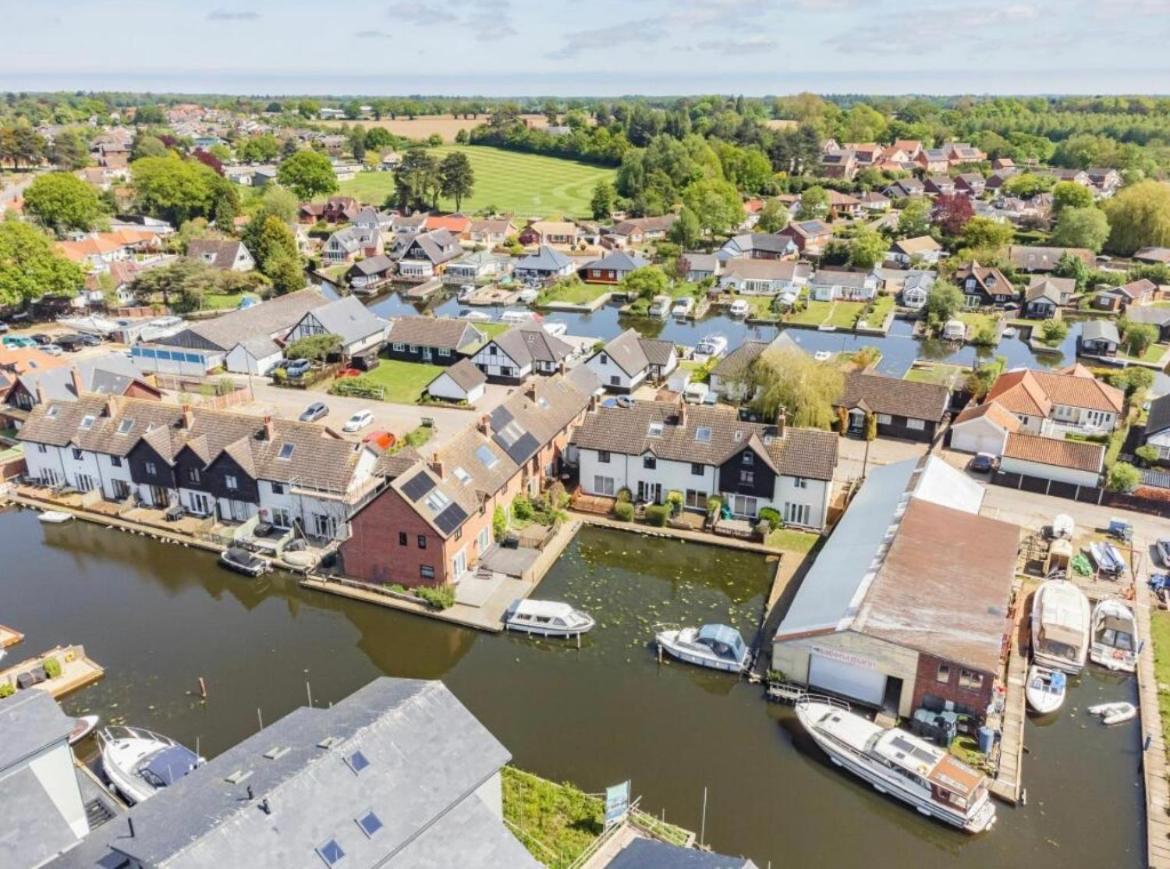 Cottage On The Quay Wroxham Bagian luar foto